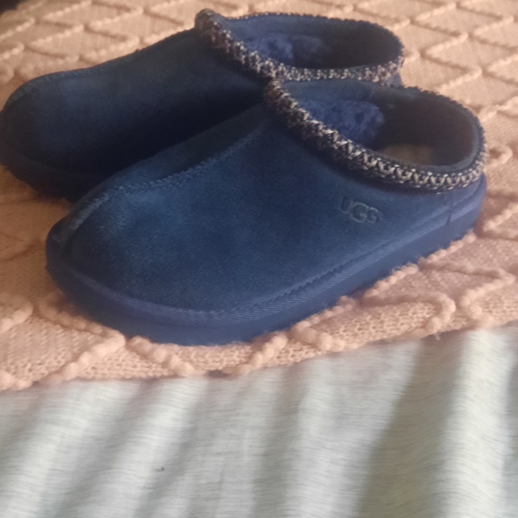 Ugg Tazman slippers, youth size 2, color navy blue, - Picture 8 of 9